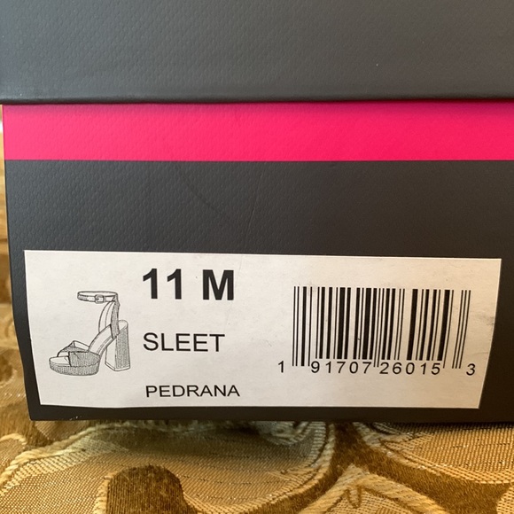 NIB “Vince Camuto” taupe beaded trim ankle strap suede sandal - Picture 7 of 7